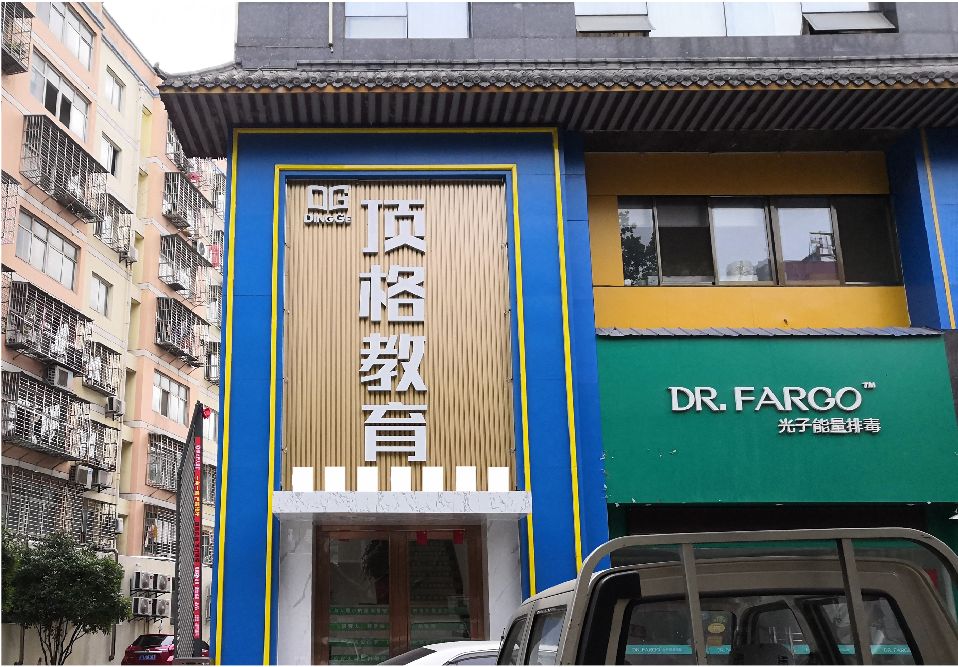 甘泉门头设计要符合门店特色。