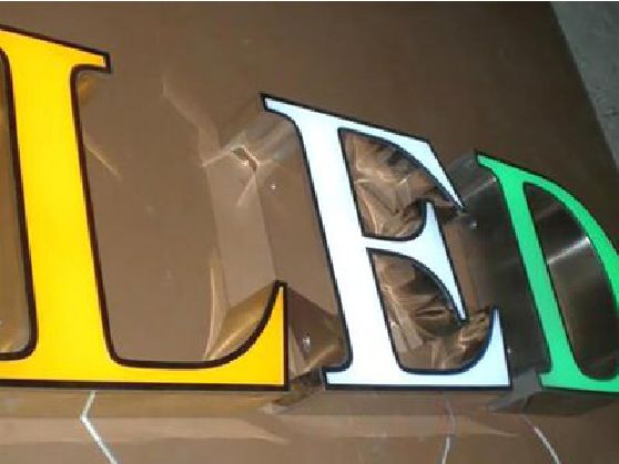 甘泉介绍LED招牌的基础知识。